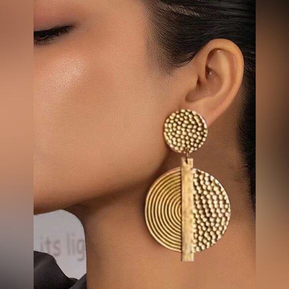 HOT✨ Round Gold Textured Statement Earrings - Picture 3 of 6